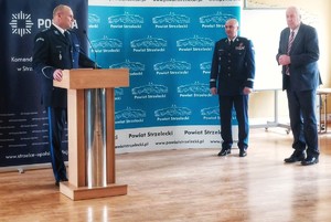 Zdjęcie przedstawia przemówienie Komendanta Powiatowego Policji w Strzelcach Opolskich.