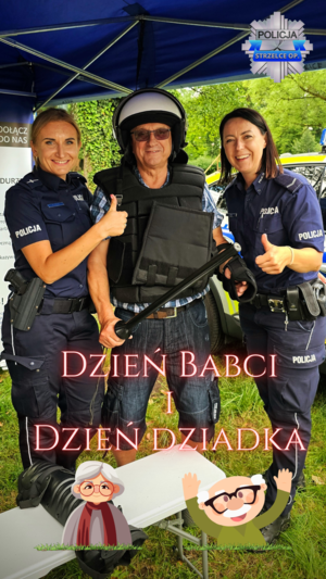 Zdjęcie przestawia policjantki z seniorem