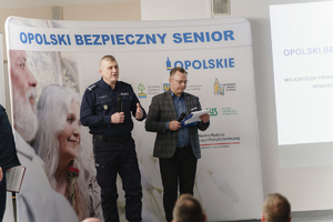 Zdjęcie kolorowe przedstawia spotkanie profilaktyczne &quot;Opolski bezpieczny senior&quot;