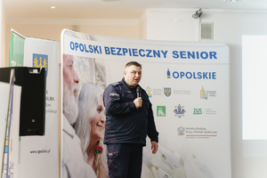 Zdjęcie kolorowe przedstawia spotkanie profilaktyczne &quot;Opolski bezpieczny senior&quot;