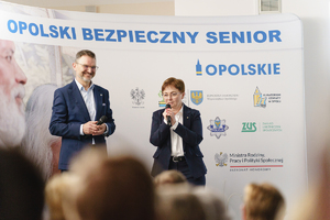 Zdjęcie kolorowe przedstawia spotkanie profilaktyczne &quot;Opolski bezpieczny senior&quot;