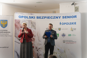 Zdjęcie kolorowe przedstawia spotkanie profilaktyczne &quot;Opolski bezpieczny senior&quot;