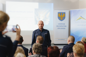 Zdjęcie kolorowe przedstawia spotkanie profilaktyczne &quot;Opolski bezpieczny senior&quot;