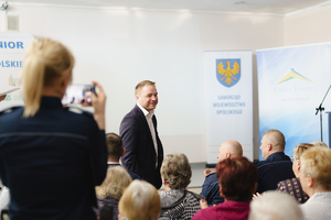 Zdjęcie kolorowe przedstawia spotkanie profilaktyczne &quot;Opolski bezpieczny senior&quot;