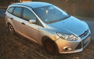 Zdjęcie przedstawia skradziony pojazd marki Ford.