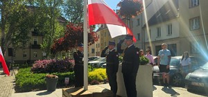 Zdjęcie kolorowe przedstawiające obchody Święta Flagi w Strzelcach Opolskich.