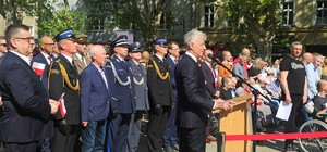 Zdjęcie kolorowe przedstawiające obchody Święta Flagi w Strzelcach Opolskich.