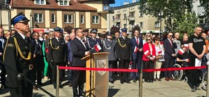Zdjęcie kolorowe przedstawiające obchody Święta Flagi w Strzelcach Opolskich.