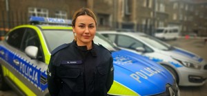 Zdjęcie przestawia strzelecką policjantkę post. Magdalenę Stach.