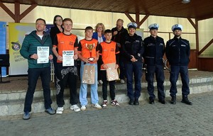 Zdjęcie kolorowe przedstawiające uczestników Wojewódzkiego Konkursu Ruchu Drogowego.