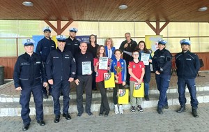 Zdjęcie kolorowe przedstawiające uczestników Wojewódzkiego Konkursu Ruchu Drogowego.