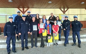 Zdjęcie kolorowe przedstawiające uczestników Wojewódzkiego Konkursu Ruchu Drogowego.