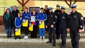 Zdjęcie kolorowe przedstawiające uczestników Wojewódzkiego Konkursu Ruchu Drogowego.