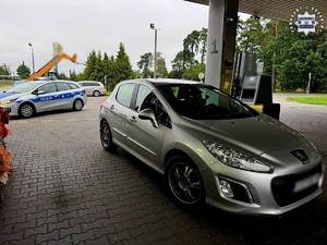 Zdjęcie kolorowe przedstawiające pojazd peugeot.