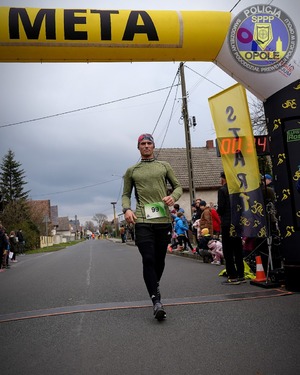 Zdjęcie przestawia policjantów z KPP Strzelce Opolskie oraz SPPP Opole podczas biegu św. Marcina.