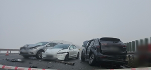 Zdjęcie przedstawia miejsce wypadku drogowego.