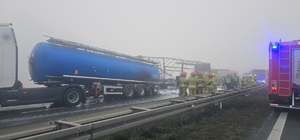 Zdjęcie przedstawia miejsce wypadku drogowego.