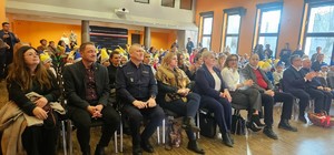 Zdjęcie przedstawia gale zakończenia programu "Przedszkolak ratuje"