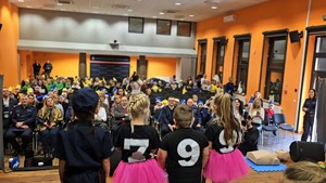 Zdjęcie przedstawia gale zakończenia programu "Przedszkolak ratuje"