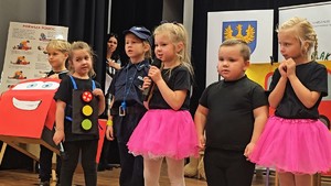 Zdjęcie przedstawia gale zakończenia programu "Przedszkolak ratuje"