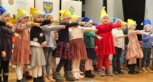 Zdjęcie przedstawia gale zakończenia programu "Przedszkolak ratuje"