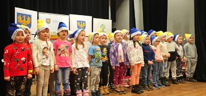 Zdjęcie przedstawia gale zakończenia programu "Przedszkolak ratuje"