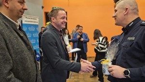 Zdjęcie przedstawia gale zakończenia programu "Przedszkolak ratuje"