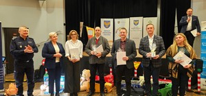 Zdjęcie przedstawia gale zakończenia programu "Przedszkolak ratuje"