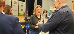 Zdjęcie przedstawia gale zakończenia programu "Przedszkolak ratuje"