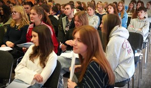 Zdjęcie przedstawia kulisy castingu programu "Przyszłość a Ty"