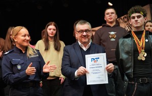 Zdjęcie przedstawia wielki finał programu Przyszłość a Ty