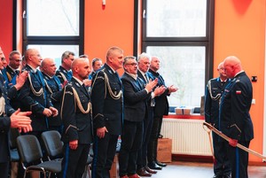 Zdjęcie przedstawia uroczystą zbiórkę.