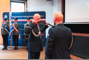 Zdjęcie przedstawia uroczystą zbiórkę.