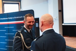 Zdjęcie przedstawia uroczystą zbiórkę.