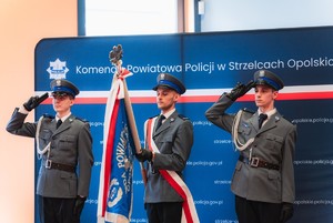 Zdjęcie przedstawia uroczystą zbiórkę.