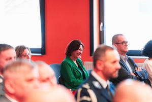 Zdjęcie przedstawia uroczystą zbiórkę.