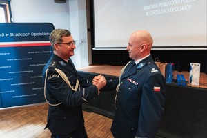 Zdjęcie przedstawia uroczystą zbiórkę.