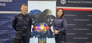 Zdjęcia przedstawiają targi mundurowe.