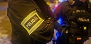 Zdjęcie przedstawia policjantów.
