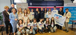 Zdjęcie przedstawia spotkanie Komendanta Wojewódzkiego Policji w Opolu z młodzieżą z programu "Przyszłość a Ty"