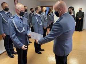 Zdjęcie przedstawia obchody Święta Policji w strzeleckiej komendzie.